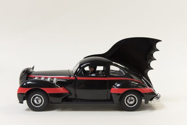 BATMAN: BATMOBILE (1940 S COMIC BOOK) - DANBURY MINT-DIE-CAST 1:24 SCALE Online Sale